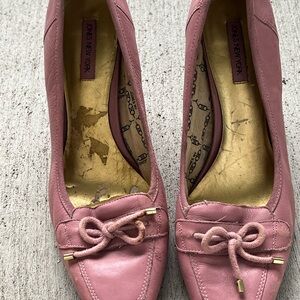 Jones New York Women's Pink heels with Bow Detail